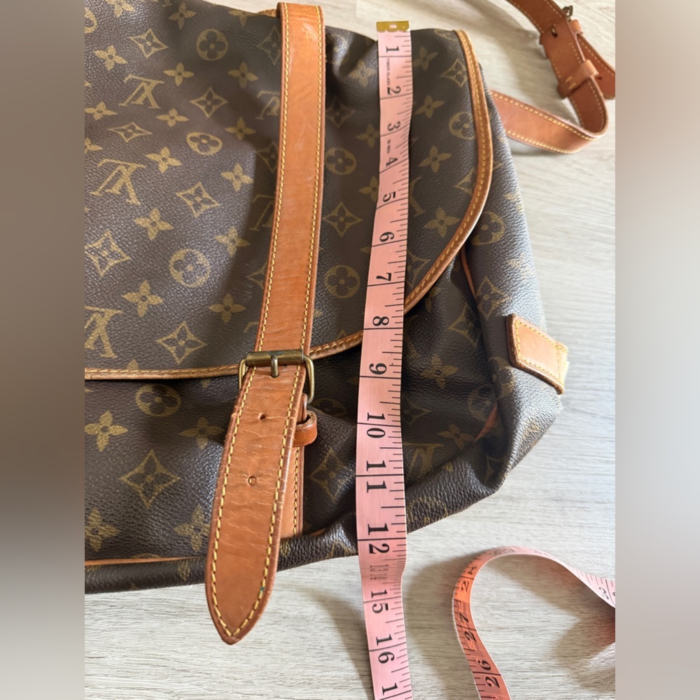 Louis Vuitton Monogram Saumur 43 Canvas Messenger Bag with Tan Leather Trim - Picture 15 of 16